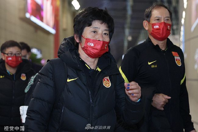 最终十人热刺2-0诺丁汉森林。